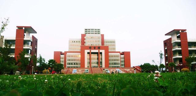 高校|双非高校中的一对“战斗机”,错过211又无缘双一流,仍未来可期