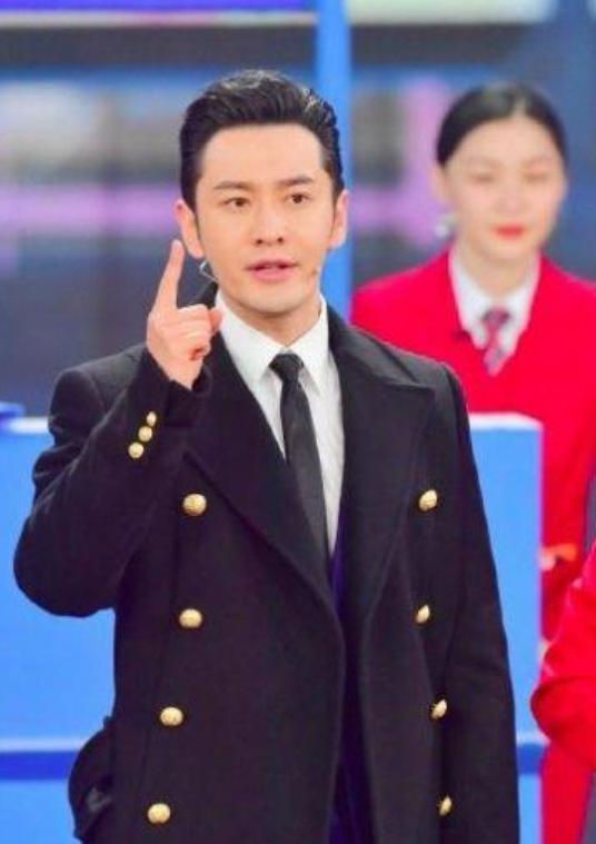 宋祖儿■排练春晚节目半年之久，表演前被宋祖儿顶替，她却只能笑着祝福