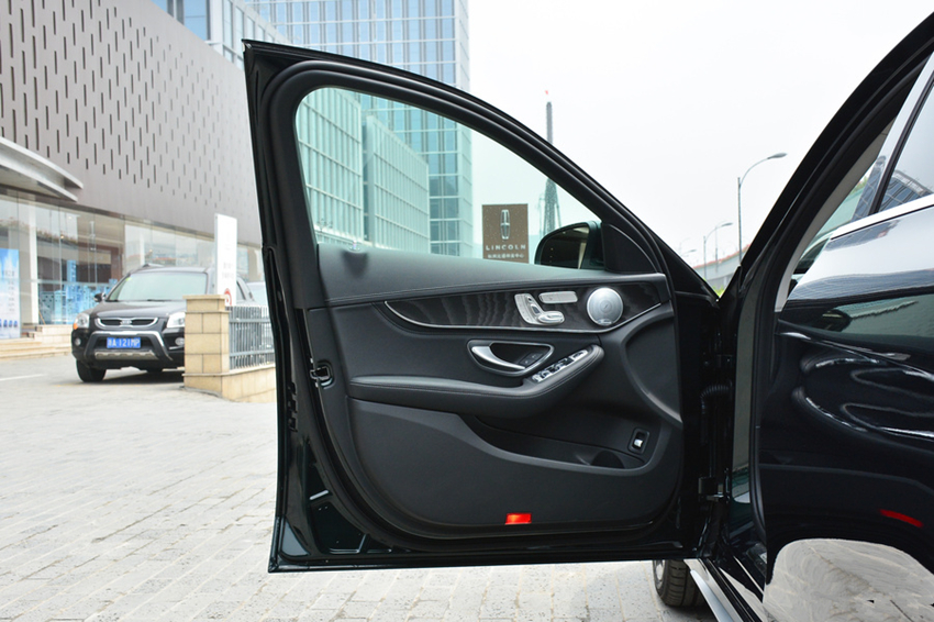 『SUV』又跌6万！一年卖出15.5万辆，轴距2米9油耗6.7，还要啥宝马3系