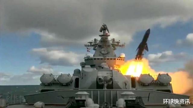 史上首次！俄羅斯強硬反擊美國，出動近百軍艦戰機-圖3