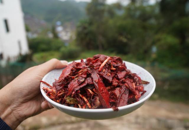 [贵州]它可能是中国最“重口味”的下酒菜，贵州人有喜事才吃，劝退吃货