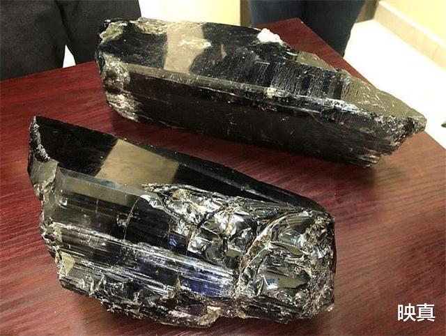 映真|非洲男子挖到2块宝石，卖了2370万元，称要建学校帮更多孩子上学