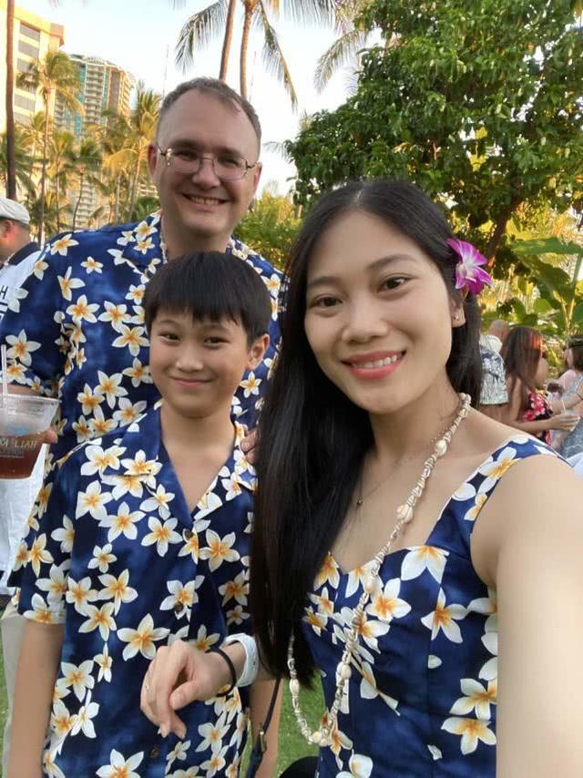 德克萨斯州@单亲母亲与美国男子网聊2个月相恋,如今带着11岁儿子嫁到美国