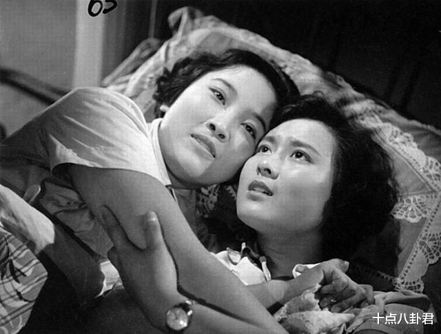 保密局的枪声|《保密局的枪声》女主角向梅：42岁才走红，83岁依然美丽优雅