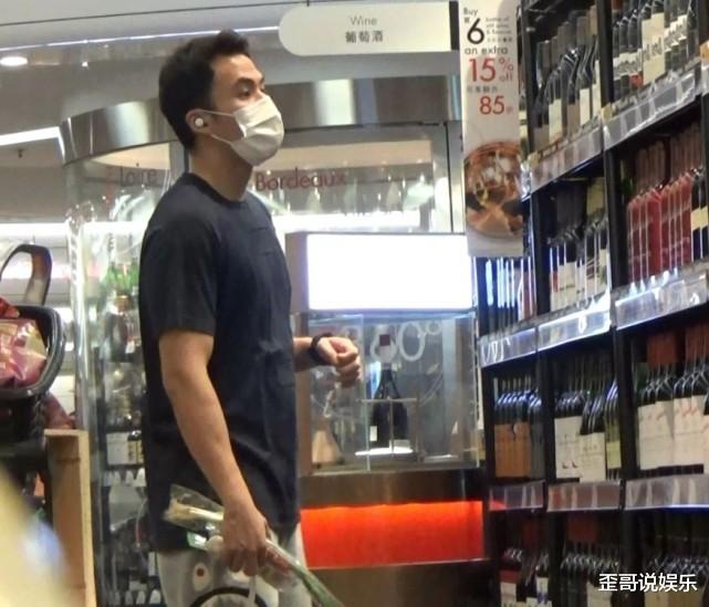 赌王|被赌王三房儿子抛弃,齐娇母女3人“落难”,挤大巴哭诉:我太难了