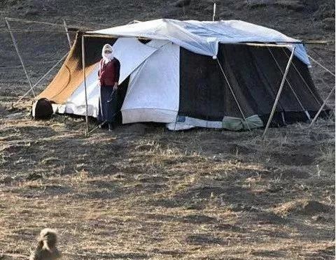 西藏@为什么西藏路边的白色帐篷不要随便进？进去容易出来难？