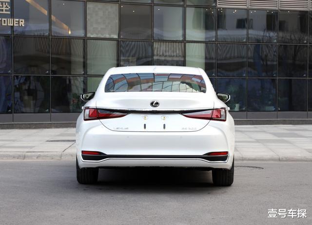 「SUV」丰田旗下得意的轿车，与A6L同档次，油耗4.2L，加价提车月销过万