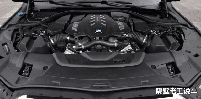 「奔驰S级」不愧为D级车之王！长5米2完胜奔驰S级，4秒破百+四轮转向，舒适如高铁