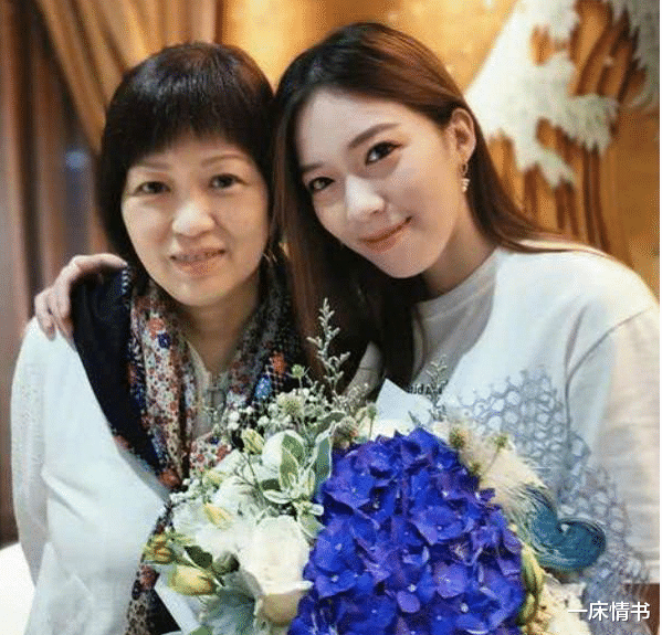 黄日华:黄日华太太梁洁华病逝,无线五虎将汤镇业娶嫩妹,梁朝伟膝下无子