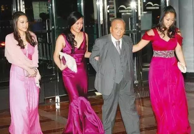 郭晶晶|香港顶级富婆圈聚会，为何郭晶晶是被排挤的那个？原因很现实