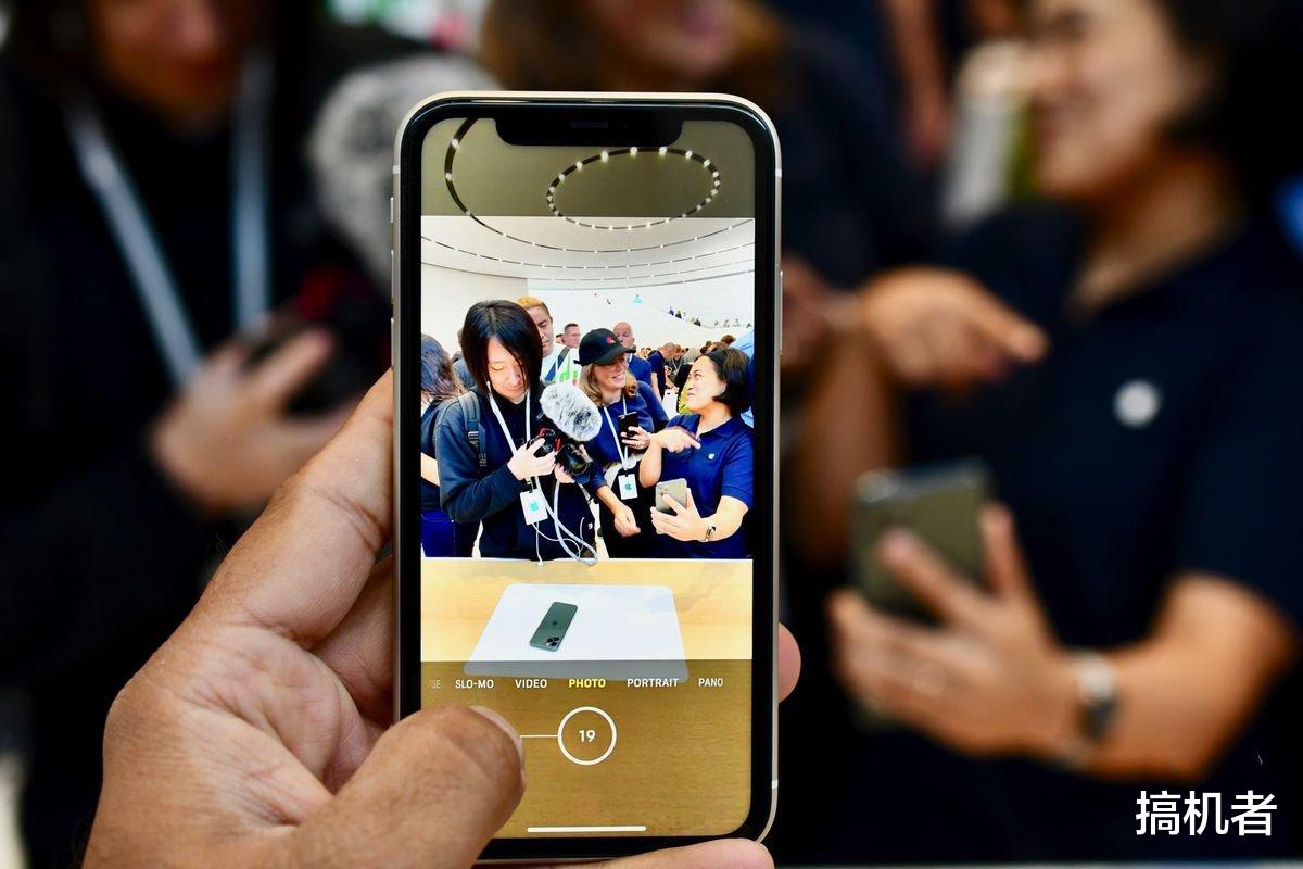 iphone11■最受欢迎的iPhone11价格暴跌至4299元：我劝你忍住别买