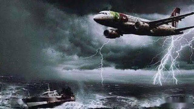 鬣羚|消失已久年飞机重现人间,50名乘客容颜不变,穿越时空?