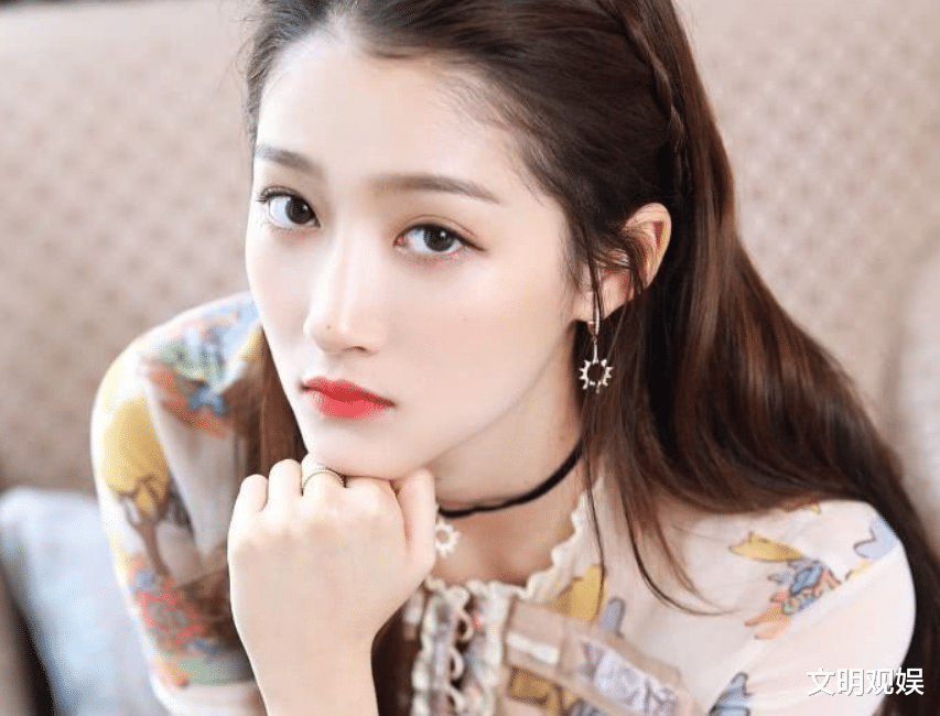 「关晓彤」关晓彤新剧开拍,看清搭档男主是谁后,这部剧不追都不行