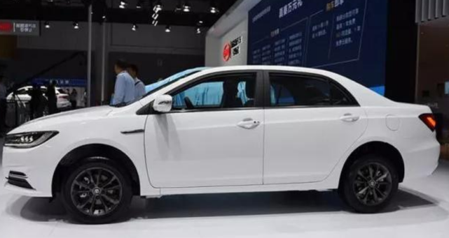 「比亚迪F3」“F3”后继有人了！比亚迪5.99万轿跑，比朗逸还帅气，家用不香？