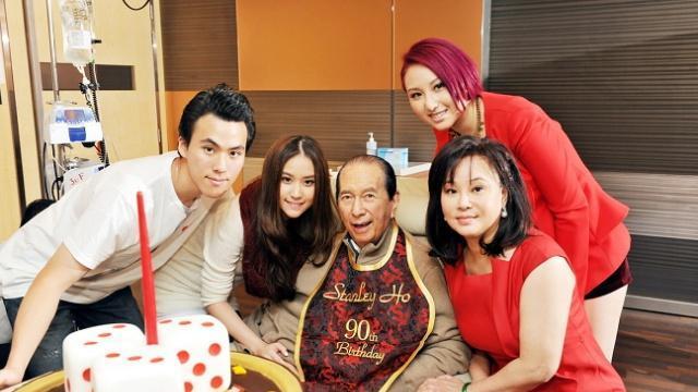 #何鸿燊#他能勒索李嘉诚10个亿，却败给了赌王何鸿燊！为此还搭上了自己