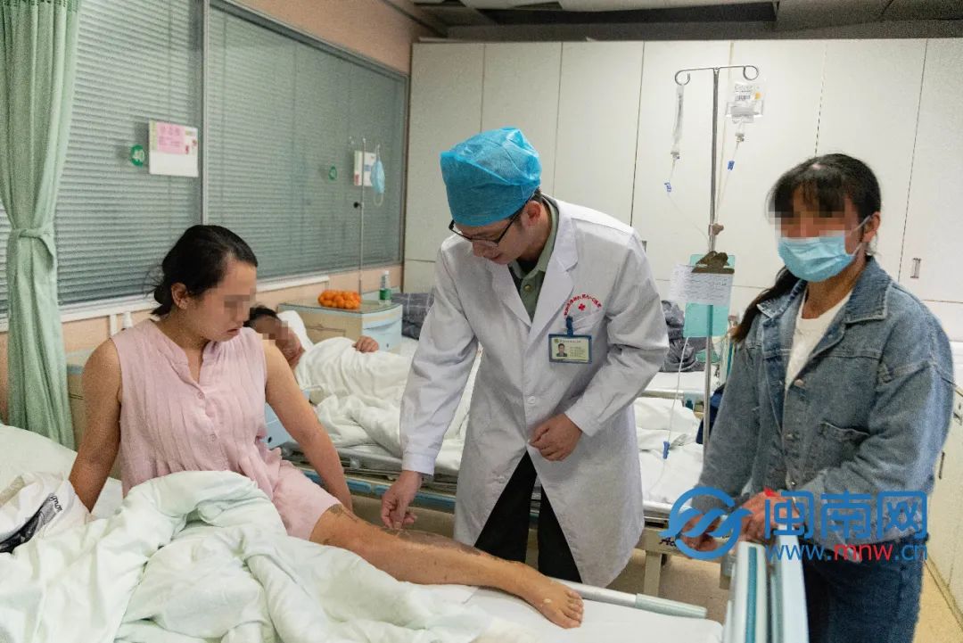 ＂原＂闽南网|泉州：夫妻散步回家，惨遭人泼硫酸！丈夫为保护怀孕妻子烧伤严重