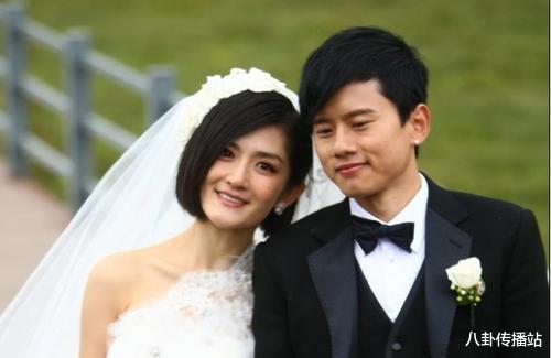 #谢娜#谢娜张杰现身民政局，俩人表情严肃，疑似婚姻破裂