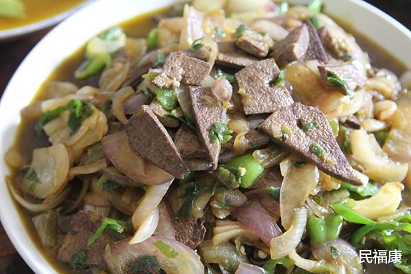 高血糖|医生：血糖高别只顾少吃甜的，3种咸的食物也别碰，避免血糖飙升