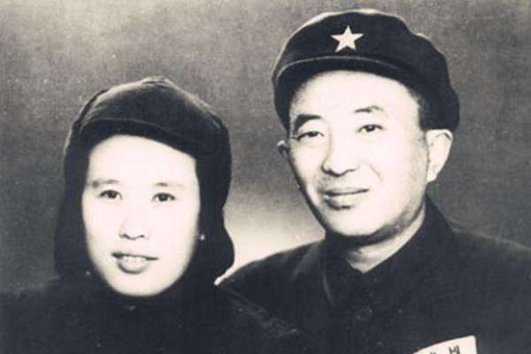 罗瑞卿|开国第一任部长中，被授予军衔的都有谁？元帅1人，大将1人