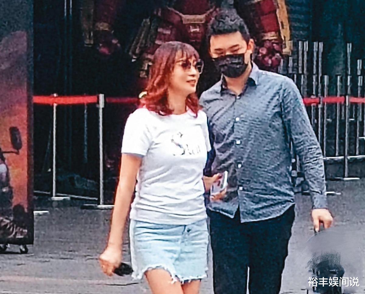 巩俐|《唐伯虎点秋香》中的她才是真美女，曾被赞比巩俐美，49岁仍靓丽