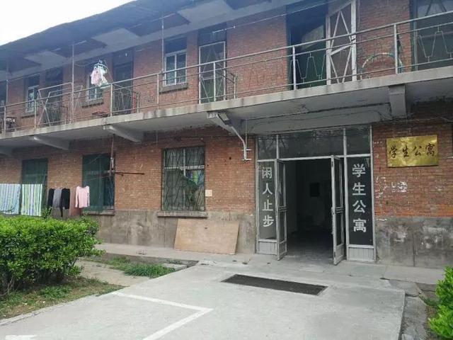 宿舍|大学宿舍中的“丐中丐”，学生：我们是来修行的吗？