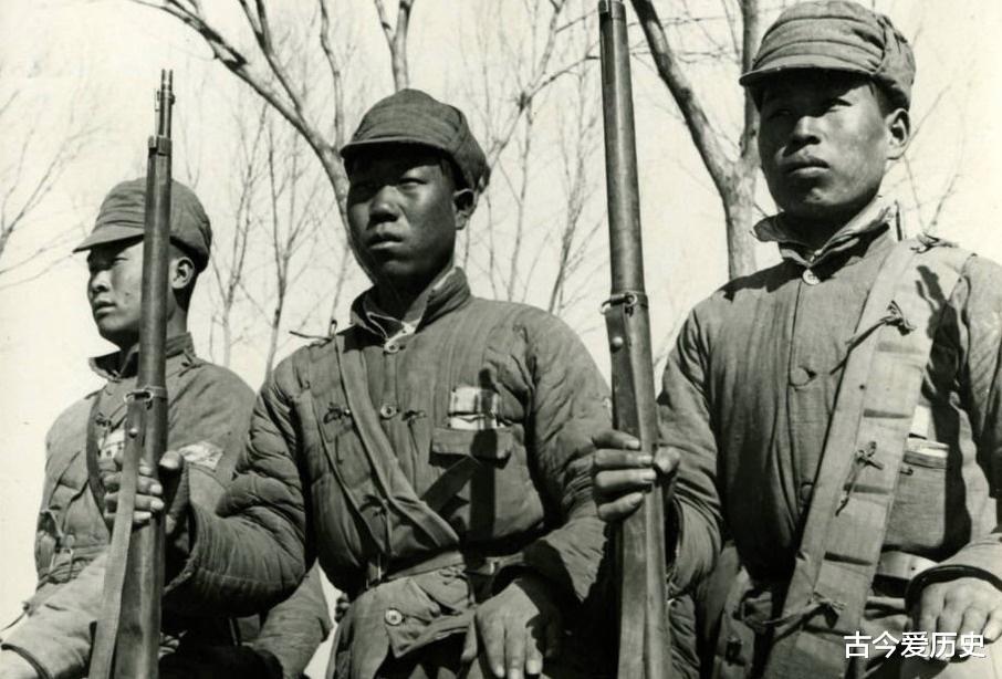 新四军@这个军政委手下才1800人，但为了歼灭他，蒋介石派出了10多万大军