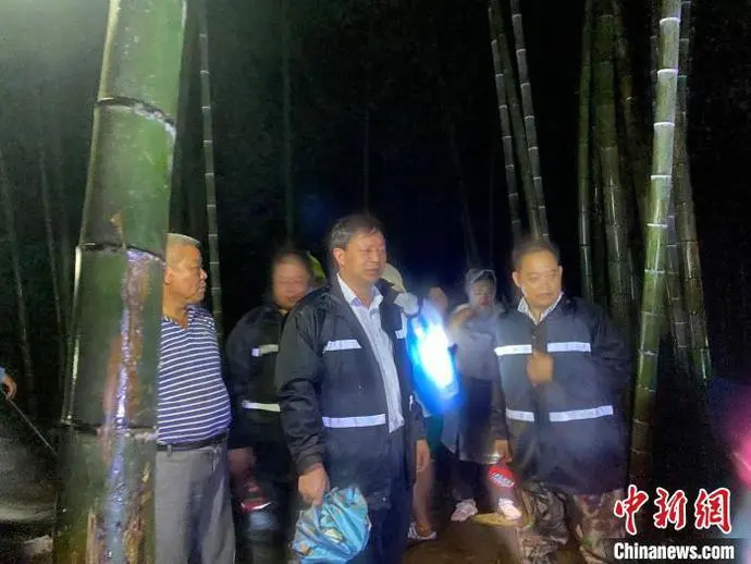 台风|深夜浙江32位驴友台风天进山找刺激！结果尴尬了……