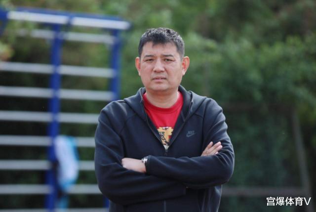 【山东男篮】巩晓彬又遭重创！2米10国字号中锋离队 山东男篮未来堪忧