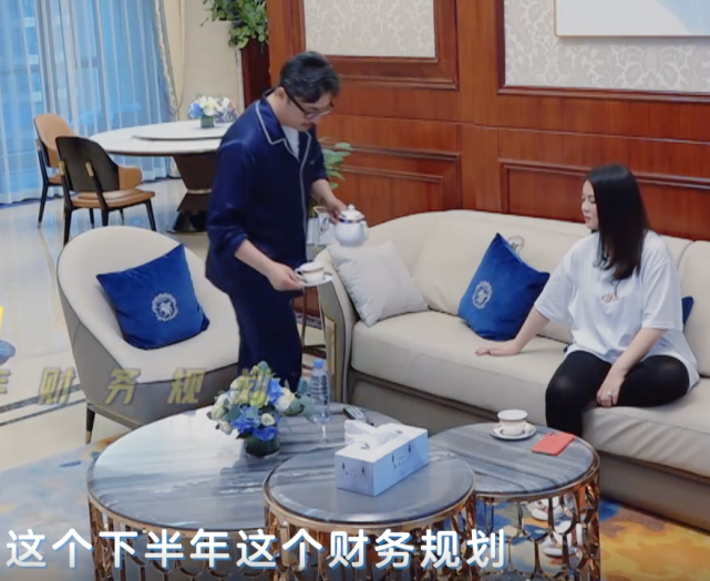 毛戈平|李湘喊来王岳伦聊财务，湘姐发现一个问题，王导愁到抓头，好意外