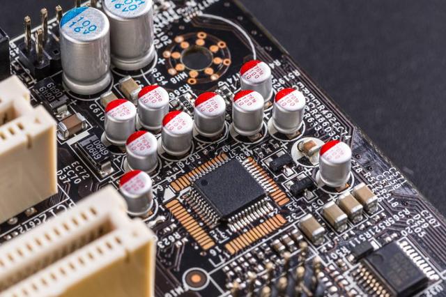 电池|遥控器坏了别急着换新！在家试试这几招，说不定自己都能修复好