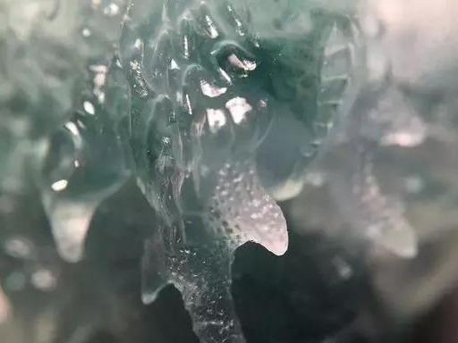 【翡翠】8000淘的莫西沙翡翠原石，转手卖了3万别说我暴力