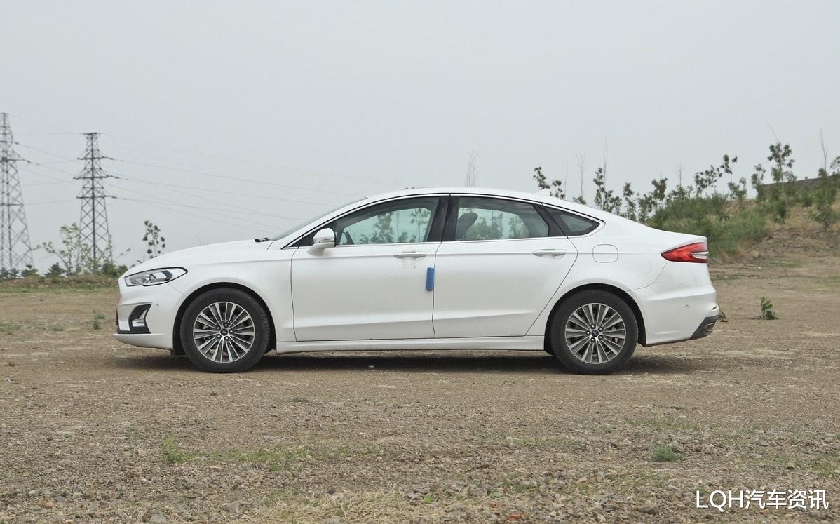 蒙迪欧▲别总盯着雅阁、凯美瑞看，福特蒙迪欧焕新上市，降价后15万多