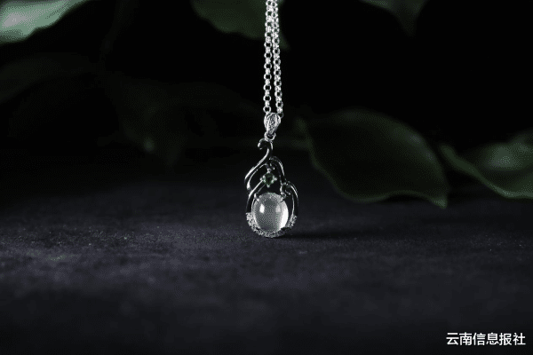 撞脸|撞脸冰种翡翠的玉石？奥陶玉也该有它的名字