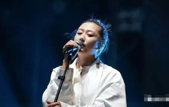 【邓紫棋】她是乐坛最特殊的歌手，不签公司也不雇经纪人，如今却红得一塌糊涂！