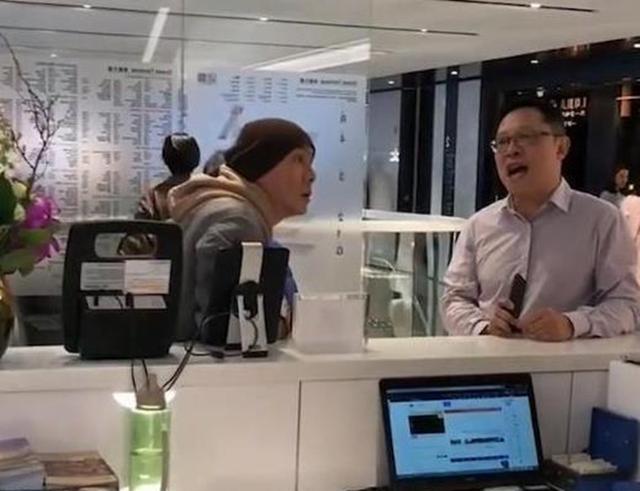 天猫双11狂欢夜|张卫健面馆火了，粉丝点了一碗牛肉面，结账时连问3遍：没算错？