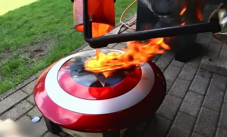 【漫威】漫威演员在剧组偷拿过什么？黑豹顺走一串项链，最奢侈的是他！