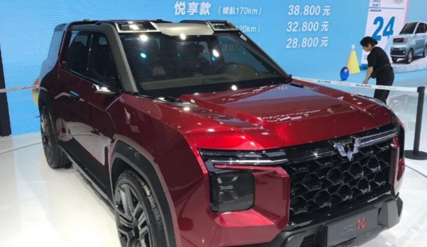 五菱|五菱首款越野SUV诞生！预售10万，1.5T+分体大灯，银车标最帅气！