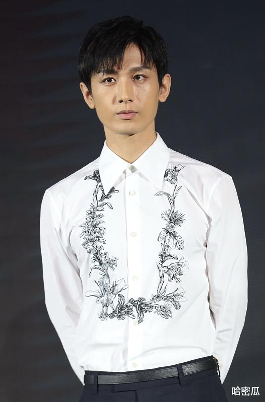 成毅|成毅表示演员就应该是剧抛脸，不得不说他做到了！