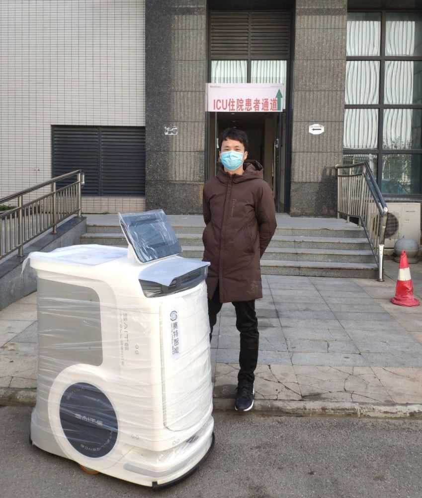 最特别的“逆行者”：我在重症隔离区调试机器人