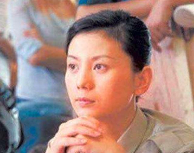 朱军|56岁朱军与娇妻罕同框，谭梅气质貌美身材好，两人结婚27年仍恩爱？