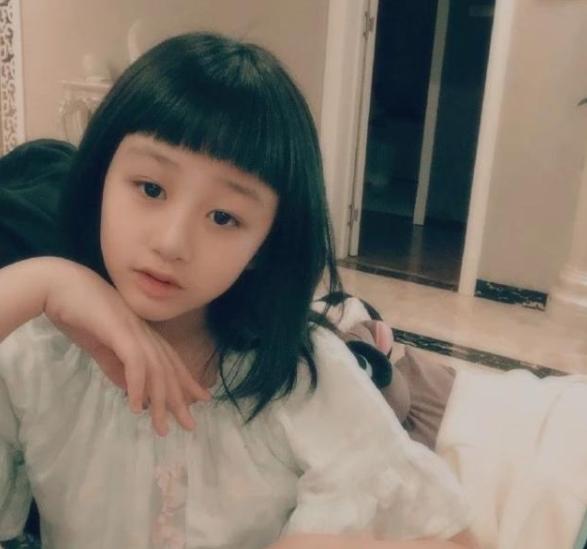 那英|晒晒吴启华现实的豪宅，把女儿养成白富美，打小就让她学习钢琴