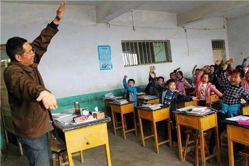 【教师】农村教师辞职现象愈加频繁，除去薪资之外，这个原因成了离职首因