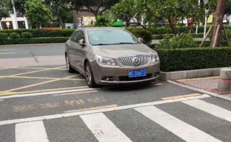 珠海交警|珠海男子连续两次右转过红灯路口，却被判为冲红灯！很多人都在犯！