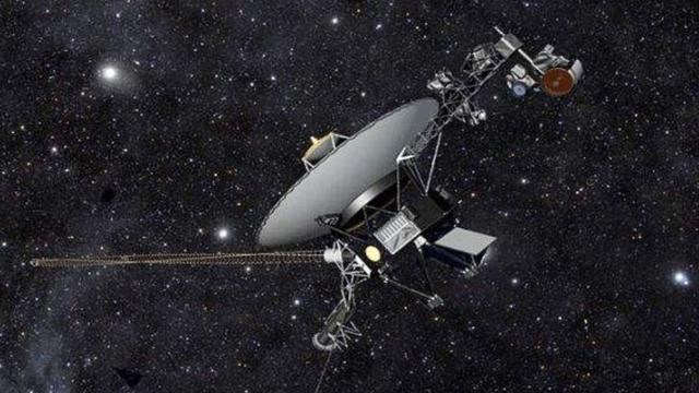 [旅行者]人类发射的深空探测器飞得那么远，怎么还能够遥控指挥呢？