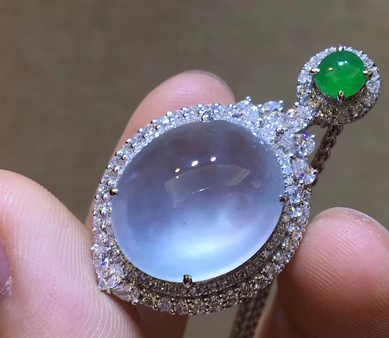 翡翠|为什么一颗小小的翡翠蛋面也能够值上百万的价格?