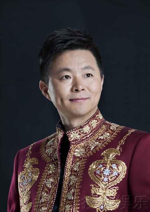 王宏伟■民歌王子王宏伟维也纳献唱钢琴公主,浪漫月亮湖,茜茜公主也吃醋