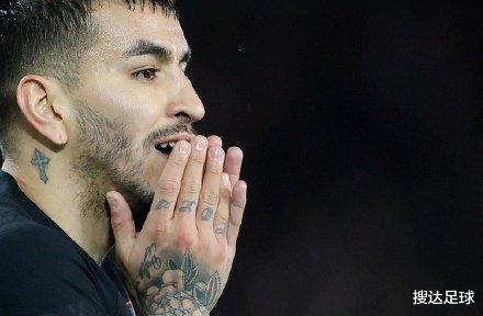 「科雷亚」追随潮流？25岁马竞球星主动剃光头，真正的原因曝光