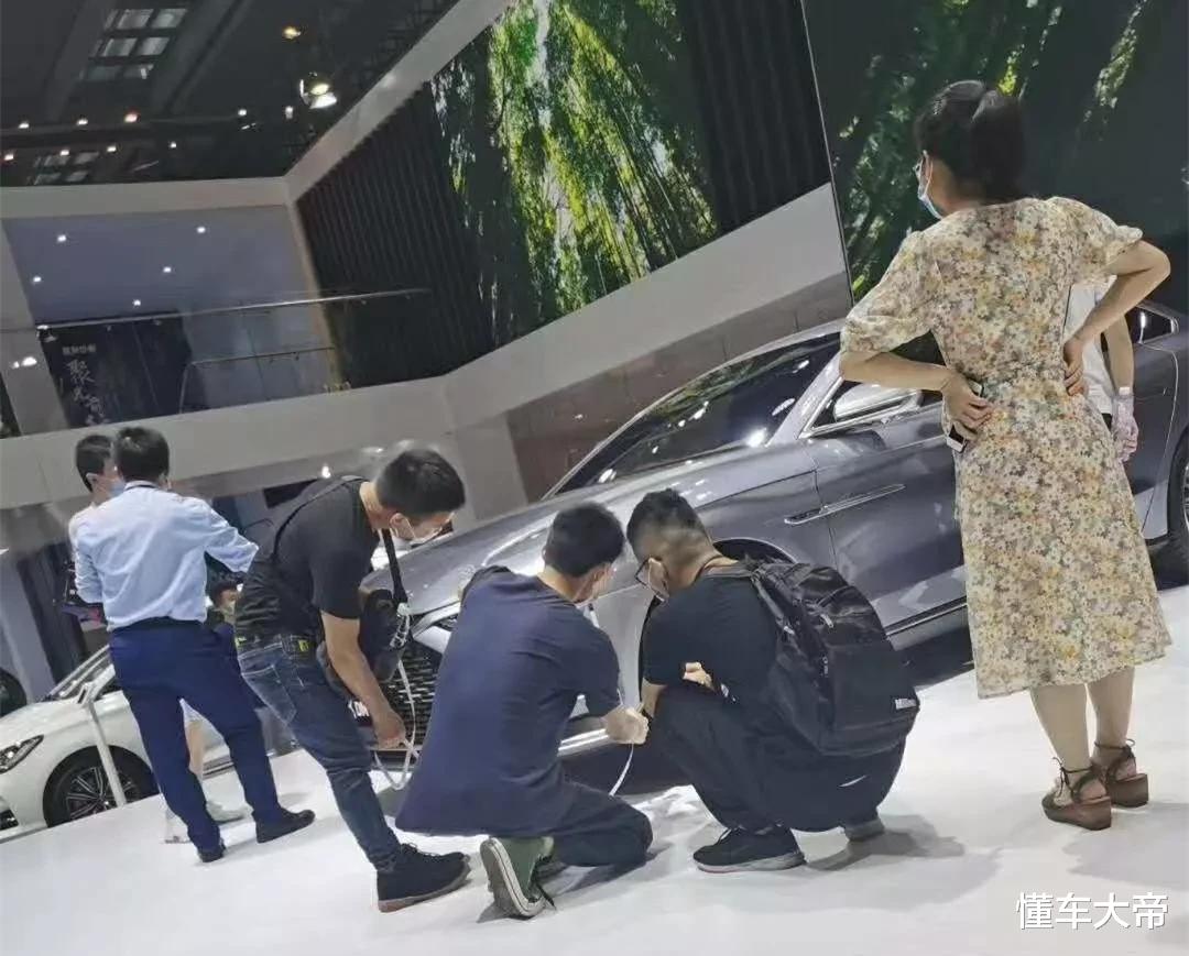 【比亚迪汉】比亚迪汉EV车展现场惊现“皮尺部”，业内人士表示：大可不必惊慌