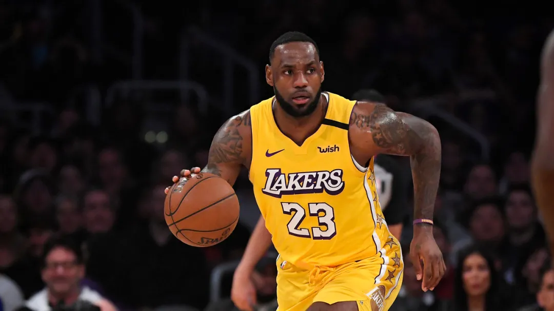 湖人队|詹姆斯又历史第一!安东尼6中6单抗湖人!8年啊!他俩终于爆了