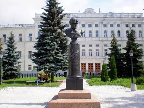 科学家|他提出平行线可以相交，却受尽嘲讽无人认可，不料死后12年被证实